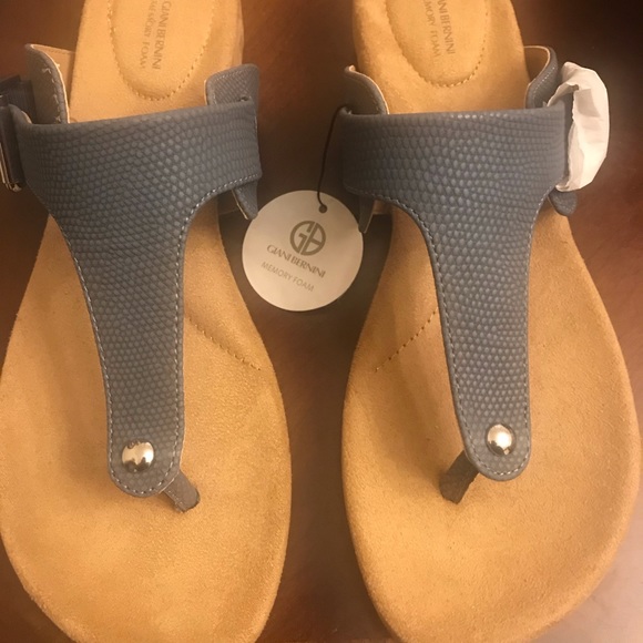 giani bernini sandals memory foam